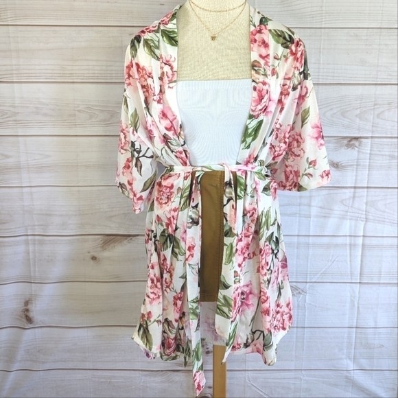 Show Me Your Mumu Brie Kimono Robe in White and Pink Floral OS - Picture 8 of 11